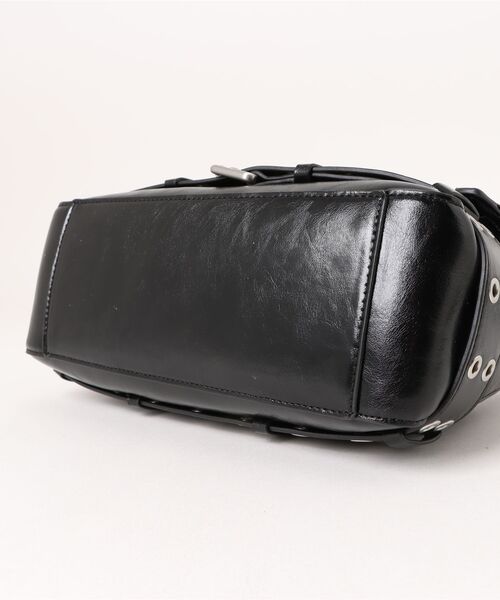 Desigual（デシグアル）の「猫チャーム付き チェーンディテール ブラックショルダーバッグ（ショルダーバッグ・レディース・ブラック・FREE）」の7枚目の写真