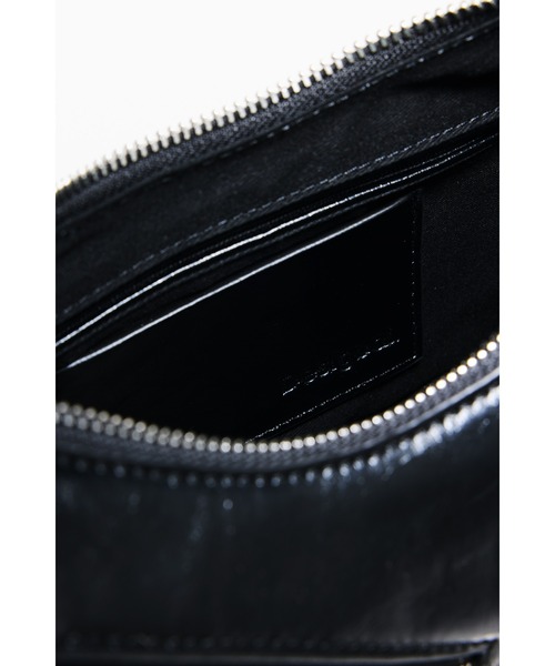 Desigual（デシグアル）の「猫チャーム付き チェーンディテール ブラックショルダーバッグ（ショルダーバッグ・レディース・ブラック・FREE）」の4枚目の写真