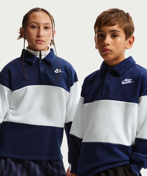 NIKE(ナイキ)の「ナイキ スポーツウェア クラブ ジュニア フレンチテリー ラグビー / Nike Sportswear Club Big Kids' French Terry Rugby IF2298-410 Midnight Navy(ポロシャツ・キッズ・ネイビー・130/160/150/140)」の1枚目の写真