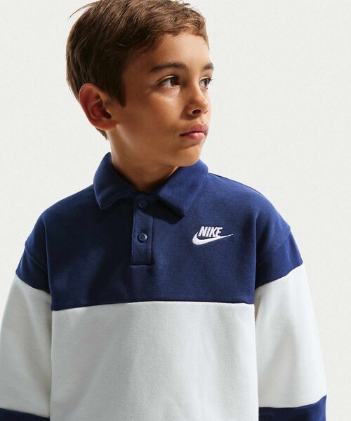 NIKE(ナイキ)の「ナイキ スポーツウェア クラブ ジュニア フレンチテリー ラグビー / Nike Sportswear Club Big Kids' French Terry Rugby IF2298-410 Midnight Navy(ポロシャツ・キッズ・ネイビー・130/160/150/140)」の7枚目の写真