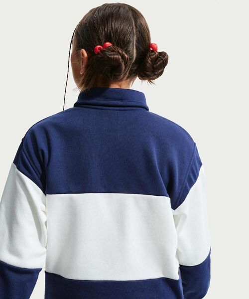 NIKE(ナイキ)の「ナイキ スポーツウェア クラブ ジュニア フレンチテリー ラグビー / Nike Sportswear Club Big Kids' French Terry Rugby IF2298-410 Midnight Navy(ポロシャツ・キッズ・ネイビー・130/160/150/140)」の6枚目の写真