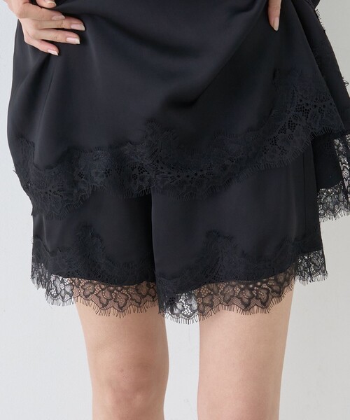Rouge vif（ルージュヴィフ）の「【セットアップ対応】レースサテンショートパンツ（その他パンツ・レディース・ブラック/ブラウン・フリー）」の2枚目の写真