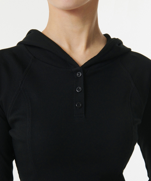 MUSINSA STANDARD WOMAN（ムシンサスタンダードウーマン）の「ウィメンズリブスリムフード付き長袖Tシャツ[ブラック]（パーカー・レディース・その他・M/S/X-SMALL/L/XL）」の5枚目の写真