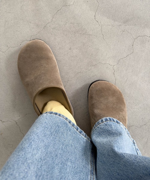 CANAL JEAN（キャナルジーン）の「El mar　スウェードスリッポン（スリッポン・レディース・ベージュ/ブラック・24.5/24/23.5）」の2枚目の写真