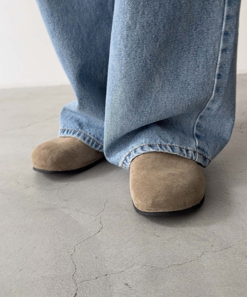 CANAL JEAN（キャナルジーン）の「El mar　スウェードスリッポン（スリッポン・レディース・ベージュ/ブラック・24.5/24/23.5）」の3枚目の写真