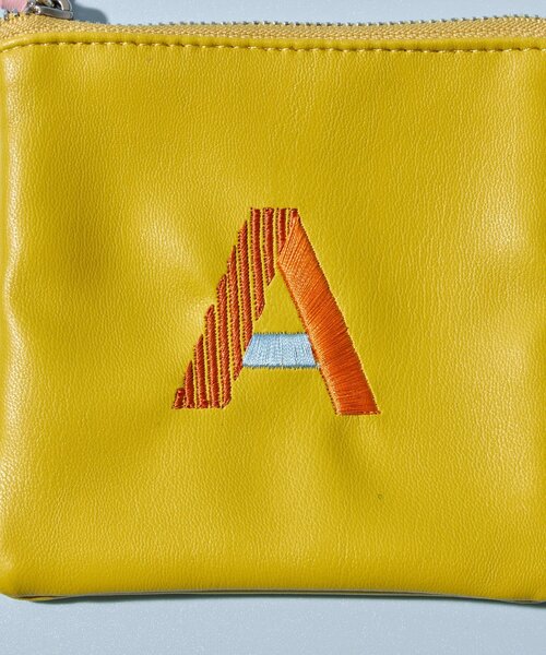 BIRTHDAY BAR（バースデイバー）の「Kindly Yours フェイクレザーイニシャルミニポーチ（ポーチ・レディース・ピンク/ライム/オレンジ/イエロー/ブルー/カーキ・0）」の12枚目の写真