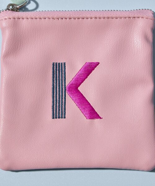 BIRTHDAY BAR（バースデイバー）の「Kindly Yours フェイクレザーイニシャルミニポーチ（ポーチ・レディース・ピンク/ライム/オレンジ/イエロー/ブルー/カーキ・0）」の17枚目の写真