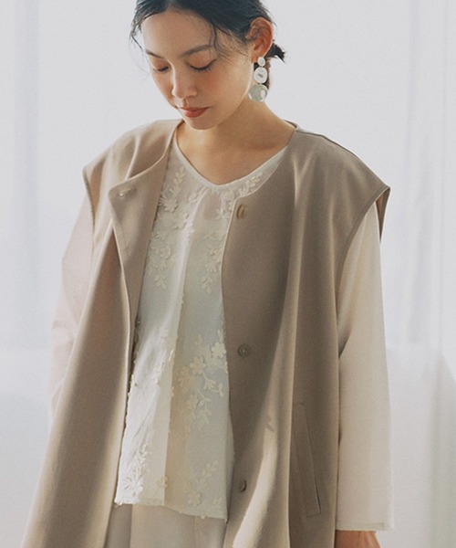 studio CLIP（スタディオクリップ）の「3DレースVネックブラウス（シャツ/ブラウス・レディース・オフホワイト/ラベンダー/チャコール・FREE）」の5枚目の写真