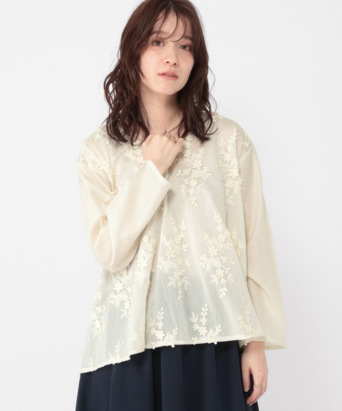 studio CLIP（スタディオクリップ）の「3DレースVネックブラウス（シャツ/ブラウス・レディース・オフホワイト/ラベンダー/チャコール・FREE）」の8枚目の写真