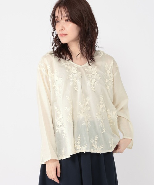 studio CLIP（スタディオクリップ）の「3DレースVネックブラウス（シャツ/ブラウス・レディース・オフホワイト/ラベンダー/チャコール・FREE）」の9枚目の写真