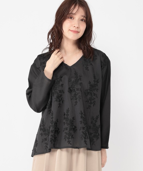 studio CLIP（スタディオクリップ）の「3DレースVネックブラウス（シャツ/ブラウス・レディース・オフホワイト/ラベンダー/チャコール・FREE）」の13枚目の写真