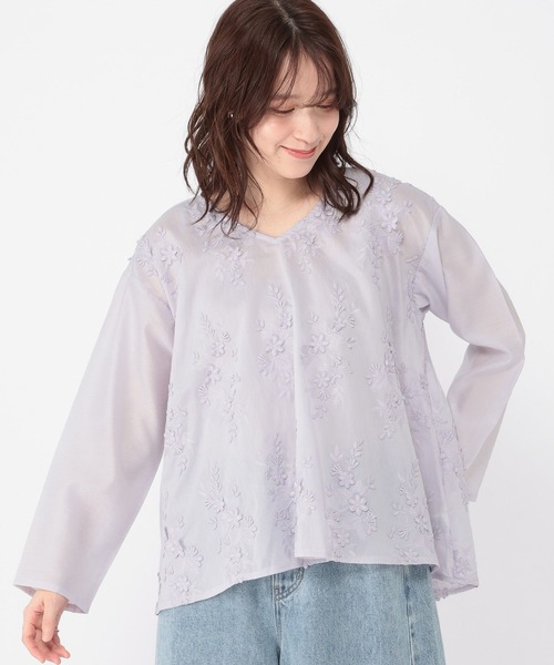 studio CLIP（スタディオクリップ）の「3DレースVネックブラウス（シャツ/ブラウス・レディース・オフホワイト/ラベンダー/チャコール・FREE）」の16枚目の写真