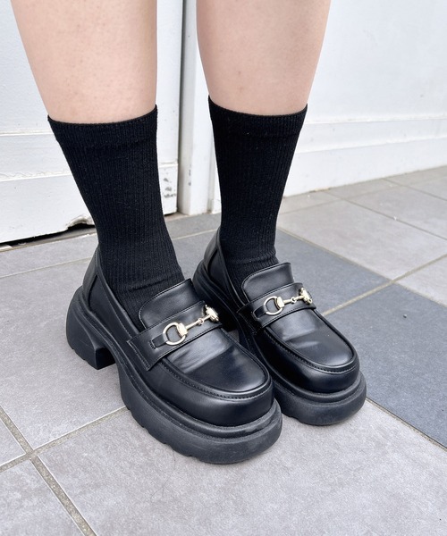 INGNI(イング)の「厚底ビットローファー(パンプス・レディース・ダークブラウン/ブラック・M/L)」の2枚目の写真