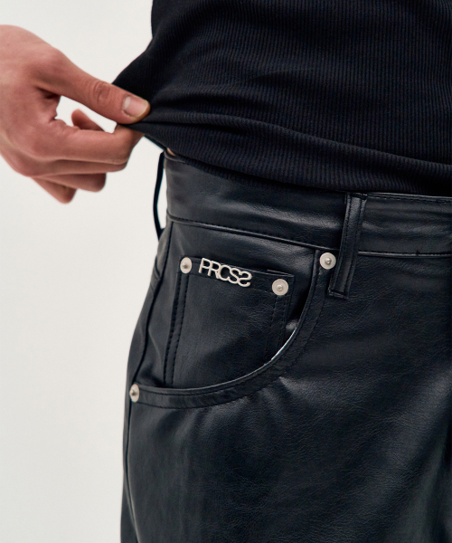 PROCESS(プロセス)の「Leather Bermuda Shorts - Black(その他パンツ・メンズ・ブラック・MEDIUM/SMALL)」の2枚目の写真