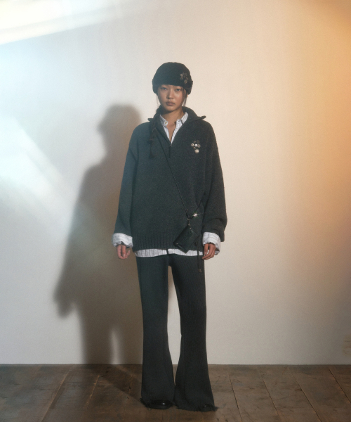 PORTERNA（ポルテナ）の「BUTTON HALF PULL-OVER SWEATER-CHARCOAL（ニット/セーター・レディース・その他・OS）」の2枚目の写真