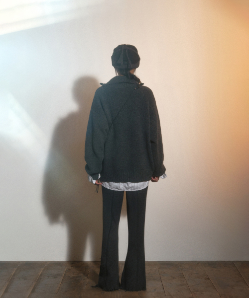 PORTERNA（ポルテナ）の「BUTTON HALF PULL-OVER SWEATER-CHARCOAL（ニット/セーター・レディース・その他・OS）」の4枚目の写真