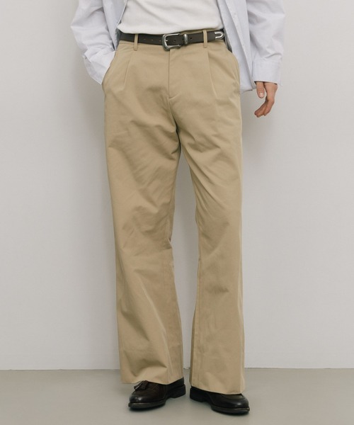 LURAKU（ルラク）の「【LURAKU】One tuck semi flare chino slacks / 1タックセミフレアチノスラックス（チノパンツ・メンズ・ブラック/ベージュ・S/M/L）」の4枚目の写真