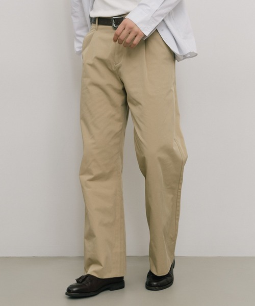 LURAKU（ルラク）の「【LURAKU】One tuck semi flare chino slacks / 1タックセミフレアチノスラックス（チノパンツ・メンズ・ブラック/ベージュ・S/M/L）」の5枚目の写真
