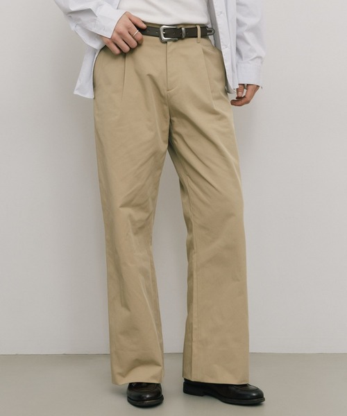 LURAKU（ルラク）の「【LURAKU】One tuck semi flare chino slacks / 1タックセミフレアチノスラックス（チノパンツ・メンズ・ブラック/ベージュ・S/M/L）」の6枚目の写真