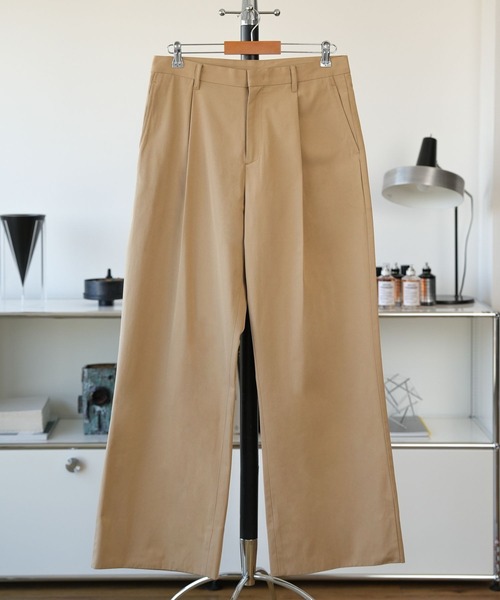 LURAKU（ルラク）の「【LURAKU】One tuck semi flare chino slacks / 1タックセミフレアチノスラックス（チノパンツ・メンズ・ブラック/ベージュ・S/M/L）」の17枚目の写真