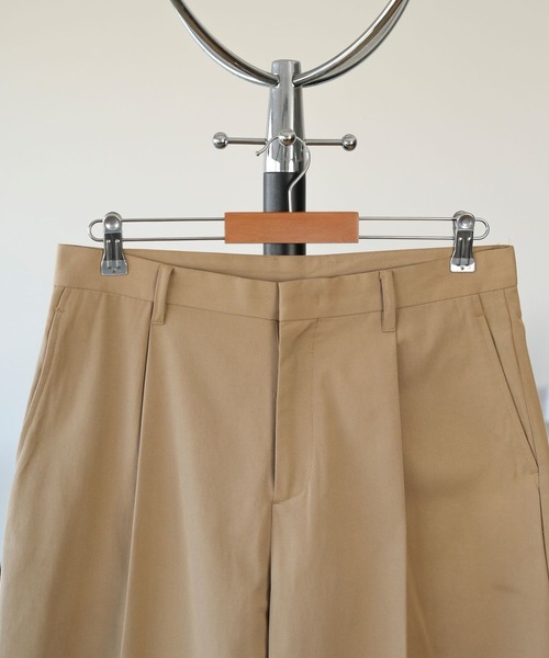 LURAKU（ルラク）の「【LURAKU】One tuck semi flare chino slacks / 1タックセミフレアチノスラックス（チノパンツ・メンズ・ブラック/ベージュ・S/M/L）」の19枚目の写真