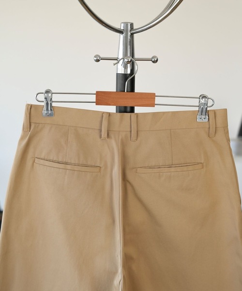 LURAKU（ルラク）の「【LURAKU】One tuck semi flare chino slacks / 1タックセミフレアチノスラックス（チノパンツ・メンズ・ブラック/ベージュ・S/M/L）」の21枚目の写真