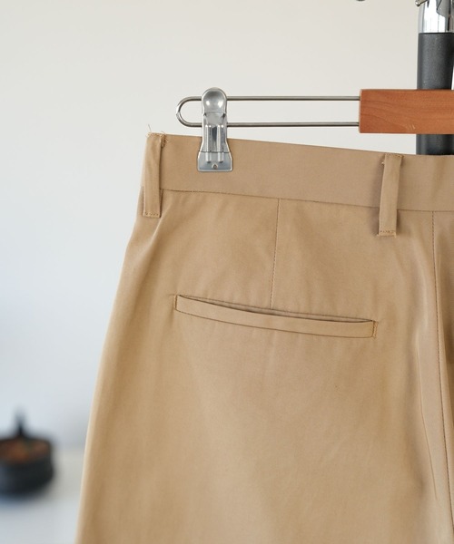LURAKU（ルラク）の「【LURAKU】One tuck semi flare chino slacks / 1タックセミフレアチノスラックス（チノパンツ・メンズ・ブラック/ベージュ・S/M/L）」の22枚目の写真