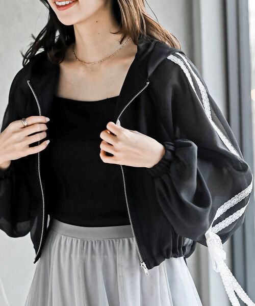 rps（アールピーエス）の「レースリボントラックフードシアージャケット（ブルゾン・レディース・オフホワイト/ブラック・フリー）」の2枚目の写真