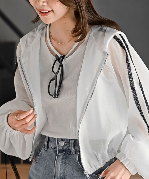 rps（アールピーエス）の「レースリボントラックフードシアージャケット（ブルゾン・レディース・オフホワイト/ブラック・フリー）」の7枚目の写真