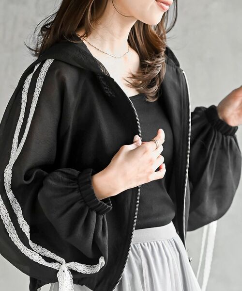 rps（アールピーエス）の「レースリボントラックフードシアージャケット（ブルゾン・レディース・オフホワイト/ブラック・フリー）」の15枚目の写真