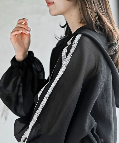 rps（アールピーエス）の「レースリボントラックフードシアージャケット（ブルゾン・レディース・オフホワイト/ブラック・フリー）」の17枚目の写真