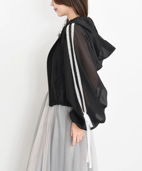 rps（アールピーエス）の「レースリボントラックフードシアージャケット（ブルゾン・レディース・オフホワイト/ブラック・フリー）」の19枚目の写真