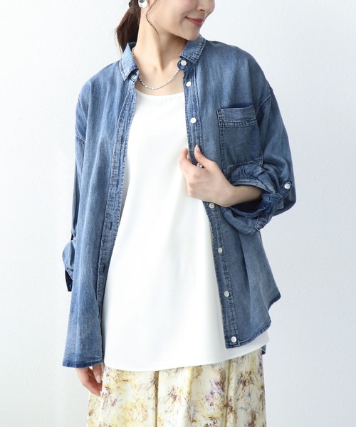 Jines(ジネス)の「デニム風加工シャツ(シャツ/ブラウス・レディース・インディゴブルー/ライトブルー・38)」の2枚目の写真