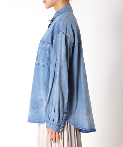 Jines(ジネス)の「デニム風加工シャツ(シャツ/ブラウス・レディース・インディゴブルー/ライトブルー・38)」の6枚目の写真