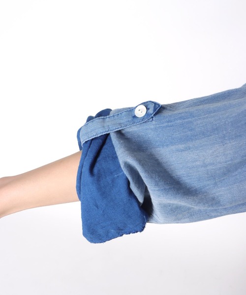 Jines(ジネス)の「デニム風加工シャツ(シャツ/ブラウス・レディース・インディゴブルー/ライトブルー・38)」の12枚目の写真