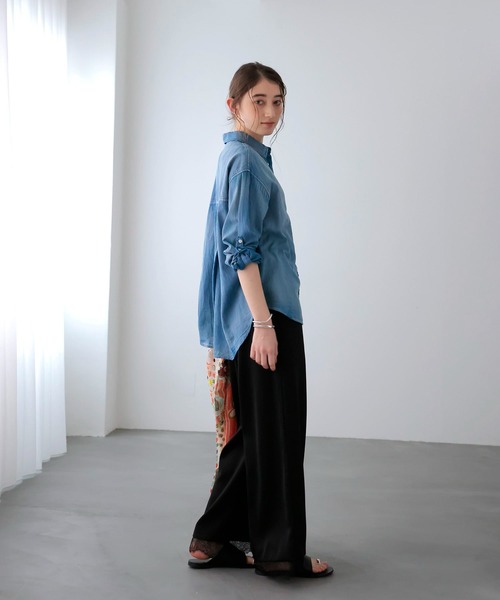 Jines(ジネス)の「デニム風加工シャツ(シャツ/ブラウス・レディース・インディゴブルー/ライトブルー・38)」の22枚目の写真