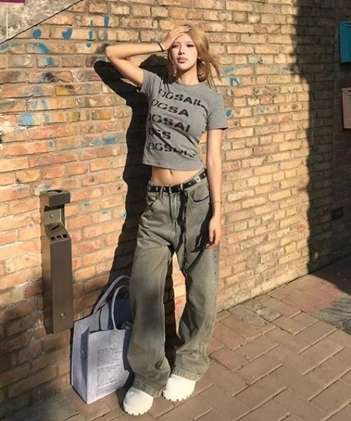lilful(リルフル)の「【26年春夏新作】ぼかしロゴプリント 半袖Tシャツ(Tシャツ/カットソー・レディース・ブラック/グレー・M/S)」の16枚目の写真