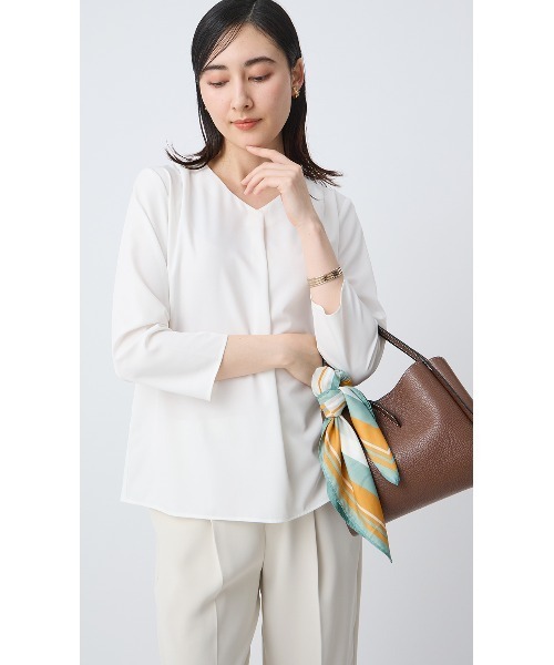 AOYAMA(アオヤマ)の「【みんなのブラウス】ゼロプレッシャーブラウス【Vネック】【7分袖】(シャツ/ブラウス・レディース・ネイビー/ホワイト・L/LL/S/M)」の1枚目の写真