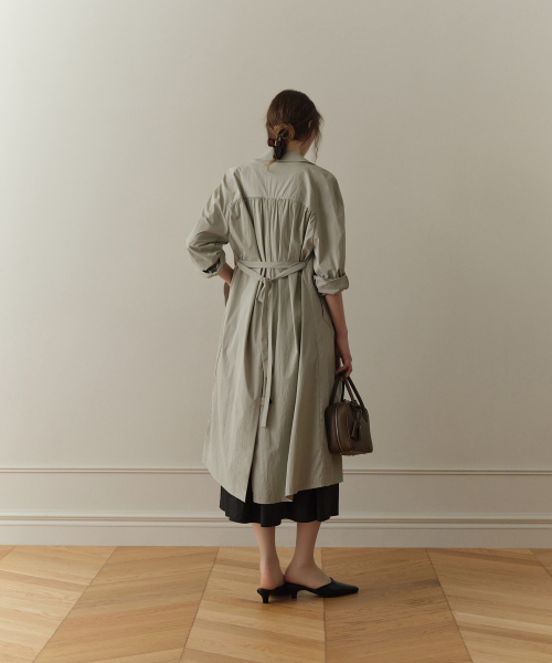 FOR YOUR EYES ONLY(フォー ユア アイズ オンリー)の「Lehe Shirring Trench Coat (Ash Mint)(トレンチコート・レディース・ライトアッシュグレー・FREE)」の3枚目の写真