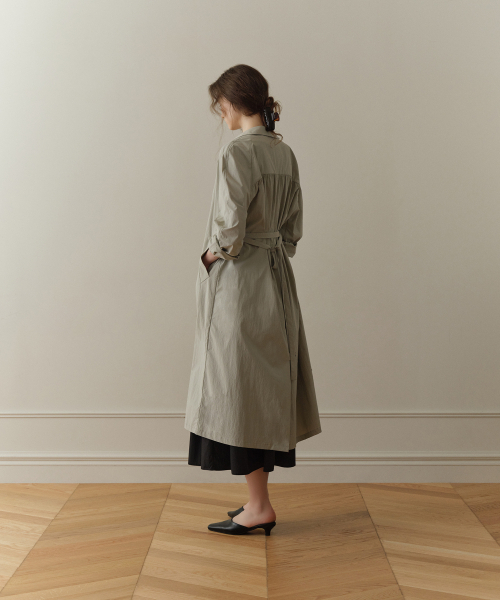 FOR YOUR EYES ONLY(フォー ユア アイズ オンリー)の「Lehe Shirring Trench Coat (Ash Mint)(トレンチコート・レディース・ライトアッシュグレー・FREE)」の4枚目の写真