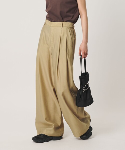 BEAUTY&YOUTH UNITED ARROWS(ビューティーアンドユースユナイテッドアローズ)の「セルロースナイロン ツイル タック ワイドパンツ ウォッシャブル(その他パンツ・レディース・ダークブラウン/ブラック/ベージュ・XS/M/S)」の10枚目の写真