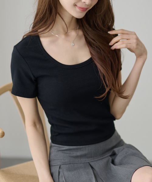 DAYRA(デイラ)の「Uネック コンパクト 半袖 リブ トップス(Tシャツ/カットソー・レディース・ライトグレー/ホワイト/ブラック/グレー・FREE)」の3枚目の写真