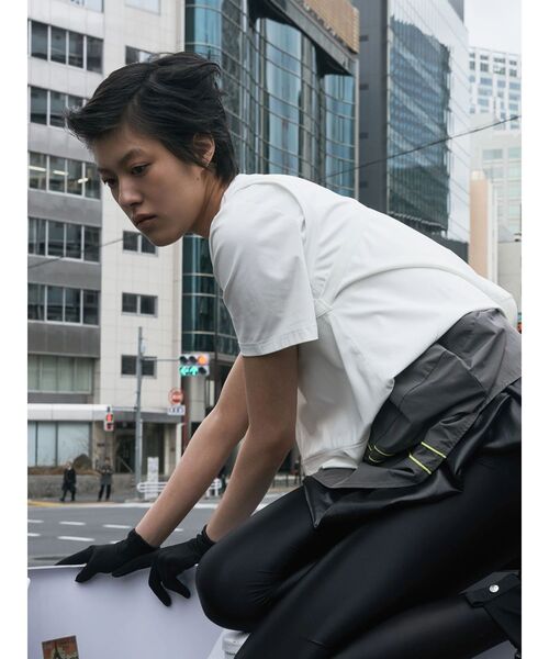 UN3D.(アンスリード)の「SIDE LINE TUCK T SHIRT / サイドラインタックTシャツ(Tシャツ/カットソー・レディース・ホワイト/ブラック・36/38)」の3枚目の写真