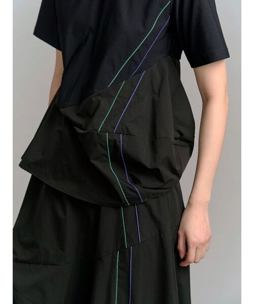 UN3D.(アンスリード)の「SIDE LINE TUCK T SHIRT / サイドラインタックTシャツ(Tシャツ/カットソー・レディース・ホワイト/ブラック・36/38)」の7枚目の写真