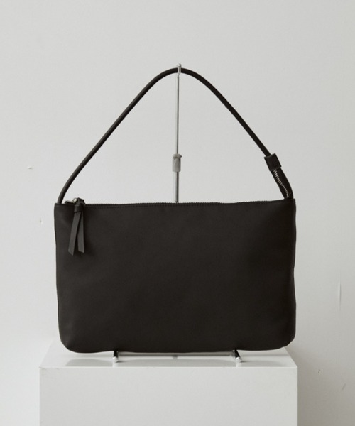 arholiday.standard(エーアールホリデースタンダード)の「real leather flat one-shoulder bag / リアルレザーフラットワンショルダーバッグ(ショルダーバッグ・レディース・ベージュ/ブラック・FREE)」の3枚目の写真