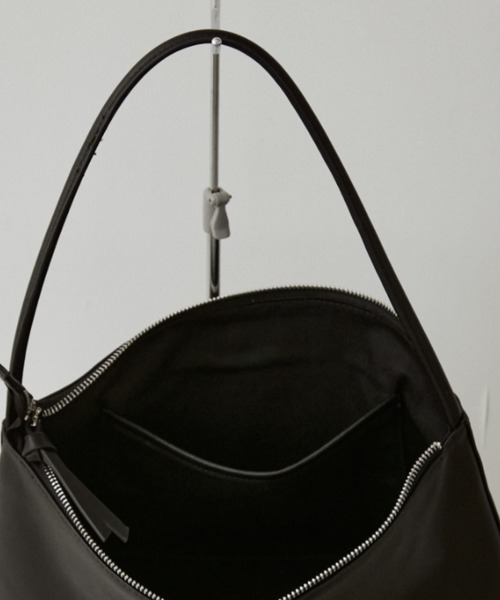 arholiday.standard(エーアールホリデースタンダード)の「real leather flat one-shoulder bag / リアルレザーフラットワンショルダーバッグ(ショルダーバッグ・レディース・ベージュ/ブラック・FREE)」の5枚目の写真