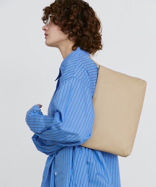 arholiday.standard(エーアールホリデースタンダード)の「real leather flat one-shoulder bag / リアルレザーフラットワンショルダーバッグ(ショルダーバッグ・レディース・ベージュ/ブラック・FREE)」の18枚目の写真