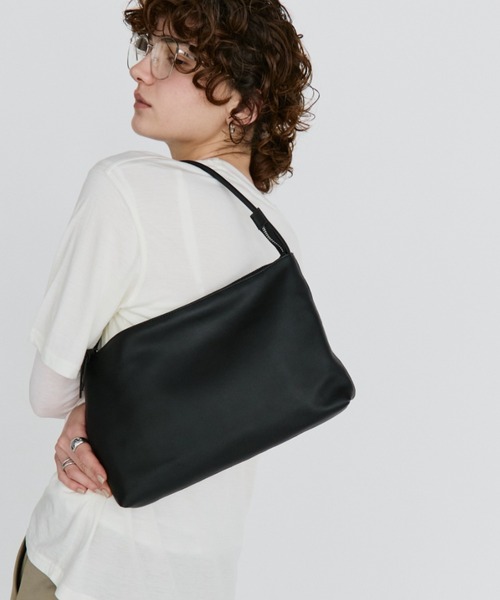 arholiday.standard(エーアールホリデースタンダード)の「real leather flat one-shoulder bag / リアルレザーフラットワンショルダーバッグ(ショルダーバッグ・レディース・ベージュ/ブラック・FREE)」の8枚目の写真