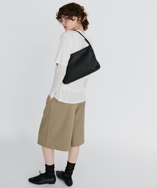 arholiday.standard(エーアールホリデースタンダード)の「real leather flat one-shoulder bag / リアルレザーフラットワンショルダーバッグ(ショルダーバッグ・レディース・ベージュ/ブラック・FREE)」の12枚目の写真