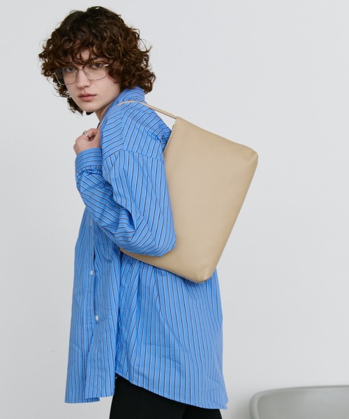 arholiday.standard(エーアールホリデースタンダード)の「real leather flat one-shoulder bag / リアルレザーフラットワンショルダーバッグ(ショルダーバッグ・レディース・ベージュ/ブラック・FREE)」の19枚目の写真